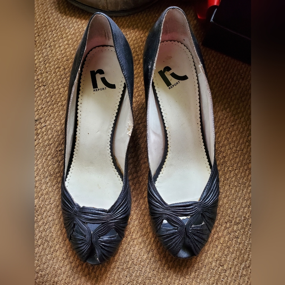Report Women's Black Peeptoe Wedges
